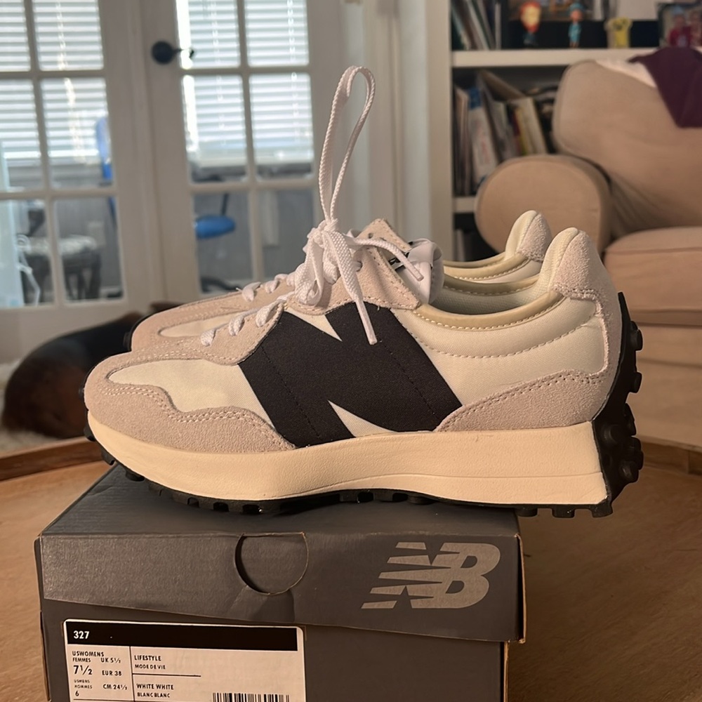 New Balance 327